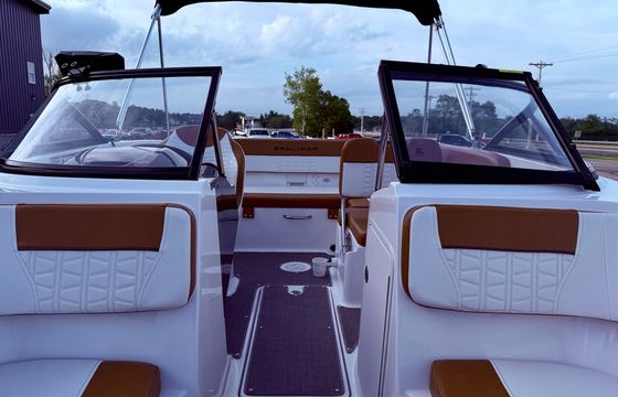 2022 Bayliner VR5 on Geist Reservoir | Seats 6 | Family Fun, Cruising