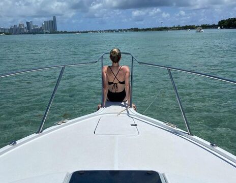 Sandbar Tours on 30ft Cruiser Boat — 30ft Cruiser