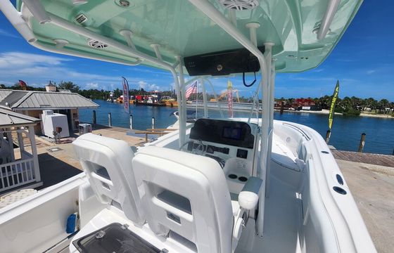 2023 Aquasport 2500 – Twin 200HP | Cruise and Fish in Style