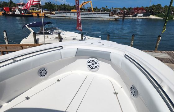 2023 Aquasport 2500 – Twin 200HP | Cruise and Fish in Style