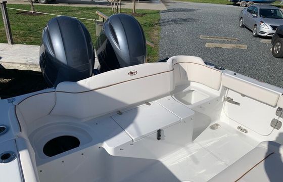 27’ Center Console | Garmin + Joystick | Wildwood FishSandbar & Cruise