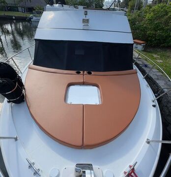 "SPECIAL DISCOUNT WEEKDAYS" FLYBRIDGE CARVER AFT CABIN