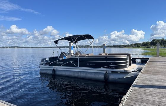 Clermont FL Chain of Lakes 24ft pontoon boat that fits 13 passengers!