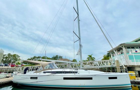 Day charters in St. Petersburg (51ft)