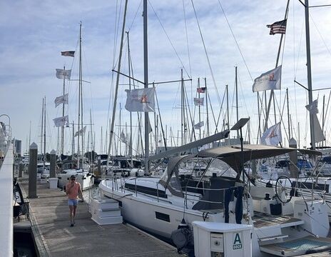Day charters in St. Petersburg (51ft)