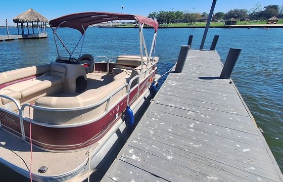 Suntracker Party Barge 20 DLX 10 passangers