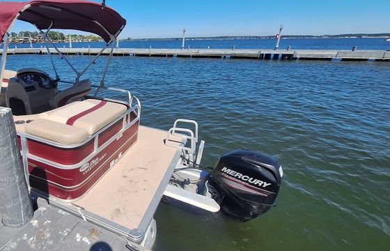 Suntracker Party Barge 20 DLX 10 passangers