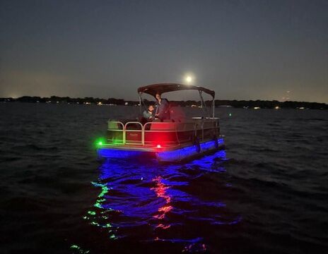 Suntracker Party Barge 20 DLX 10 passangers