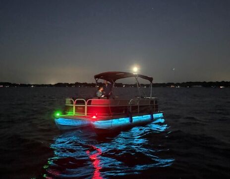 Suntracker Party Barge 20 DLX 10 passangers
