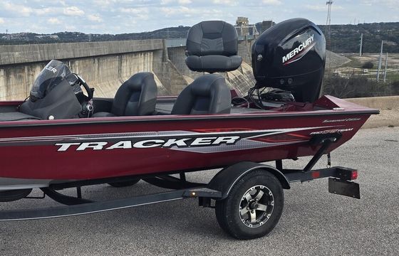 Ultimate Fishing and Leisure Boat – Day and Night, Lake LBJ