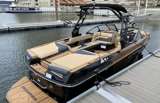 Luxury Moomba Mojo Surf Boat