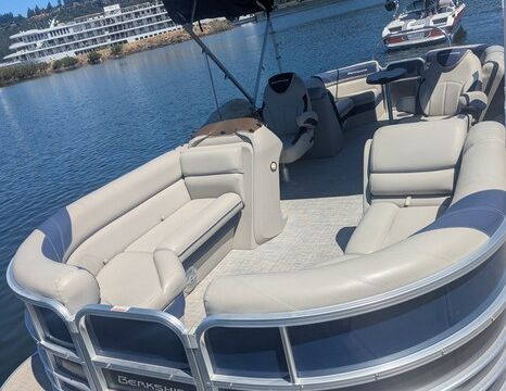 Triton(like new)- 140hp outboard