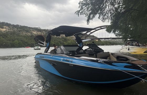 2020 Centurion RI237 Surf Boat | Luxury Wake Surf / Cruise Experience