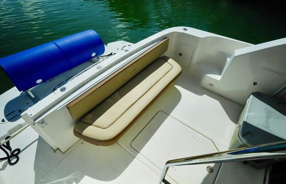 52'SeaRay with flybridge sea the difference!
