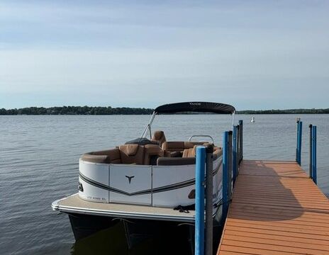 2026 Tahoe LTZ 23' Tritoon | Premium Watercraft Rental