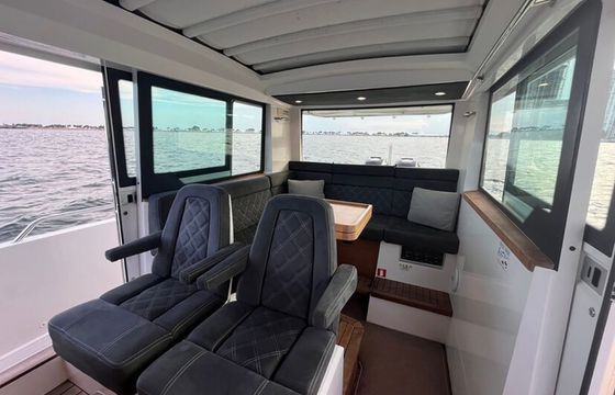 37ft Axopar - Experience the Palm Beaches Luxury Day Cruiser