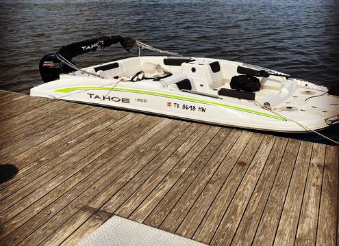 Fun Ski/Fish/Deck boat!!
