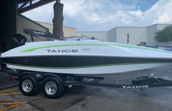 Fun Ski/Fish/Deck boat!!