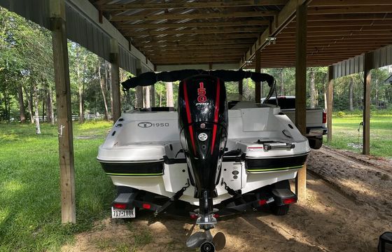 Fun Ski/Fish/Deck boat!!