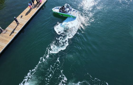 Easy-to-drive Yamaha AR195 jet boat - wake tower and Bluetooth