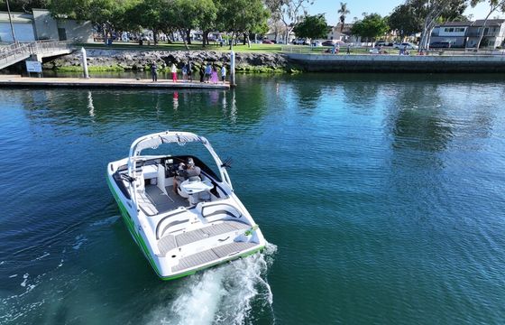 Easy-to-drive Yamaha AR195 jet boat - wake tower and Bluetooth