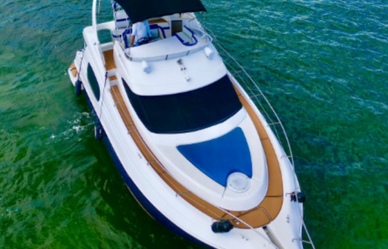 Enjoy “OTTAWA” Silverton Flybridge 48ft Luxury Yacht in Miami!