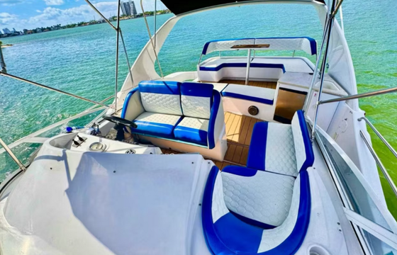 Enjoy “OTTAWA” Silverton Flybridge 48ft Luxury Yacht in Miami!
