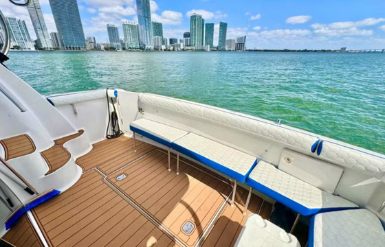Enjoy “OTTAWA” Silverton Flybridge 48ft Luxury Yacht in Miami!