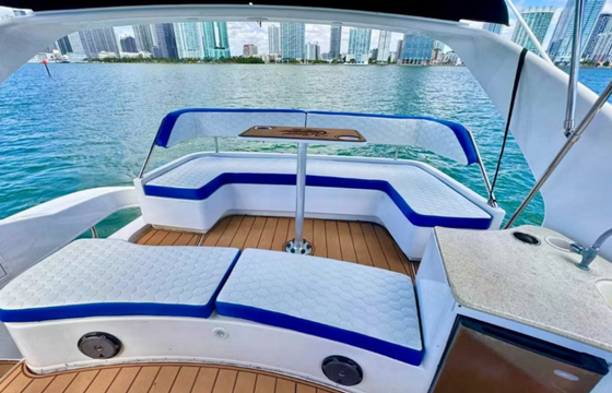 Enjoy “OTTAWA” Silverton Flybridge 48ft Luxury Yacht in Miami!