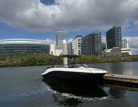 Luxury Sea Ray | Tampa Bay | 13 Guests | Perfect for Sandbars & Cruise