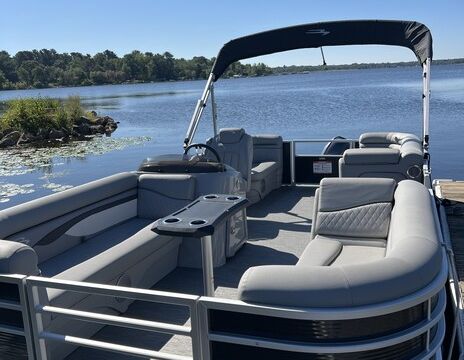 2023 Bennington 20SSR Luxury Pontoon