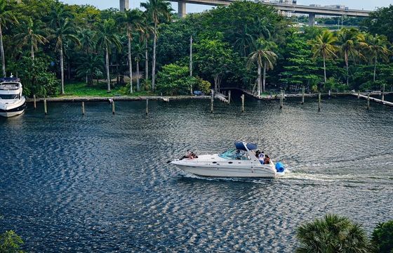 34ft Sea Ray Luxury Yacht – Miami Bay and Sandbar Cruise