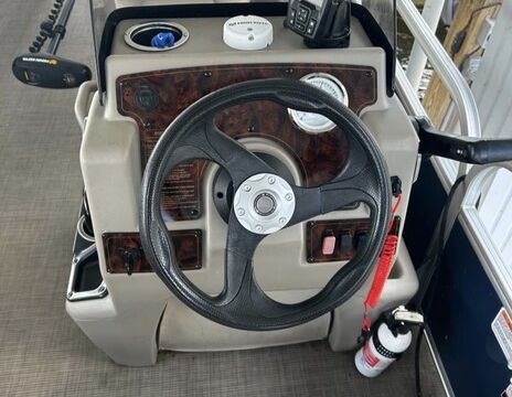 18ft pontoon for fish or leisure