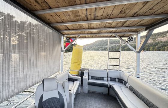 The "vibe deck" 30ft double decker on lake austin