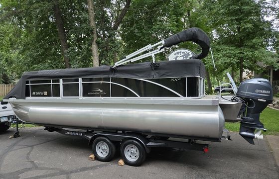 Pontoon Delivery to Lake within 30 mi of St Cloud included!