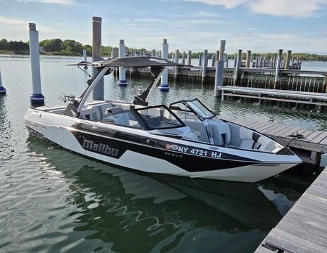 23ft Malibu Wake Boat – Sag Harbor Tubing, Wakeboarding & Surfing Fun