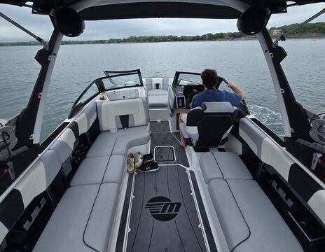 23ft Malibu Wake Boat – Sag Harbor Tubing, Wakeboarding & Surfing Fun