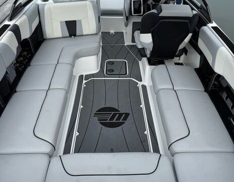 23ft Malibu Wake Boat – Sag Harbor Tubing, Wakeboarding & Surfing Fun