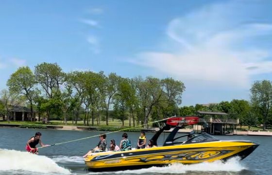 Full Service - Very Spacious Malibu Wakesetter 23LSV