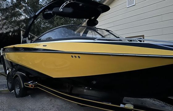 Full Service - Very Spacious Malibu Wakesetter 23LSV