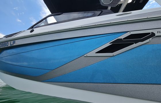 Ri265 Wakesurf Boat, captain is required.