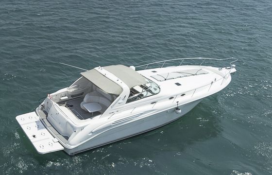 Diversey Harbor's Gorgeous 48' Sea Ray Luxury Yacht