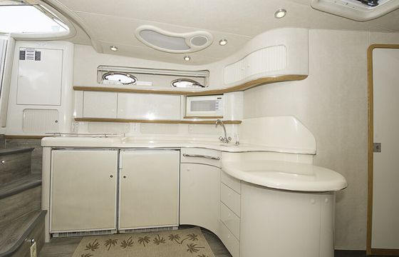 Diversey Harbor's Gorgeous 48' Sea Ray Luxury Yacht