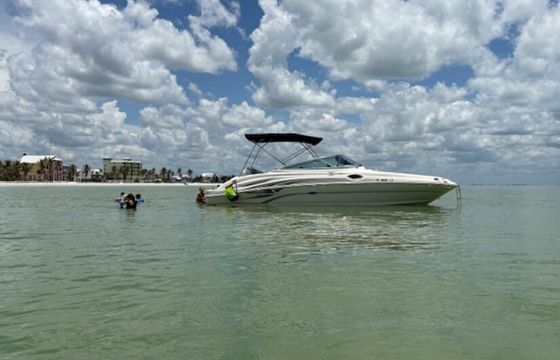 27’ Sea ray deck boat - Great family boat -