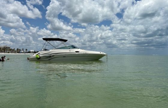 27’ Sea ray deck boat - Great family boat -