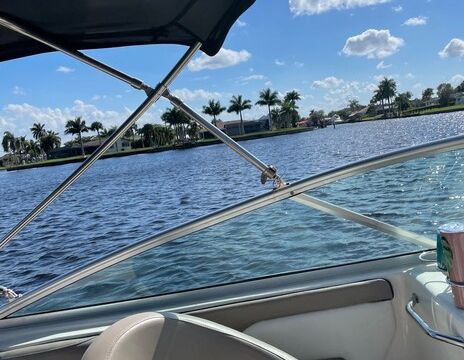 27’ Sea ray deck boat - Great family boat -