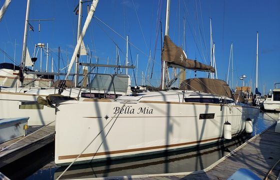 Jeanneau 349 performance crusier near the Golden Gate