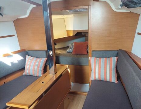 Jeanneau 349 performance crusier near the Golden Gate