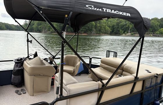LakeWylieCruzin#2-Includes Gas/Ice/Floats-Boat in Lake-Ready to Board!