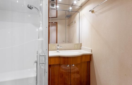 64-foot Luxury Motor Yacht - Captain, Crew and Fuel included in price!